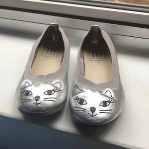 GAP silver kitty flats- never worn